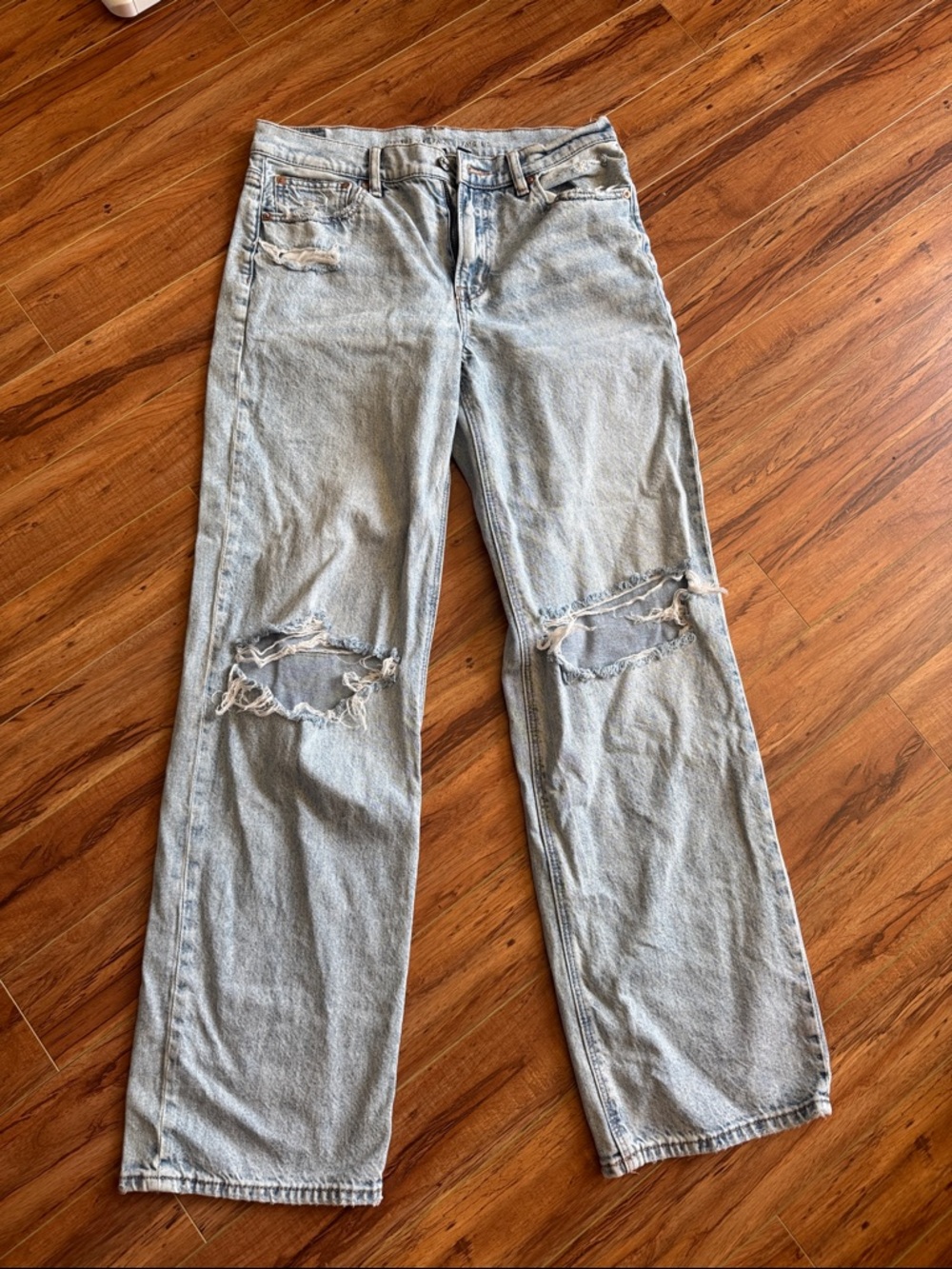 American Eagle Outfitters Light Wash Distressed Straight Leg Jeans womens 8 Long